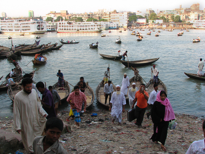 12 tientallen pontjes op de Buriganga rivier