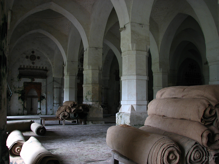 31 gebedskleden in de Shait Gumbad moskee in Bagerhat