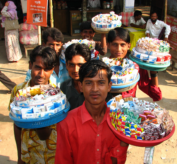 51a snacks genoeg onderweg naar Srimangal