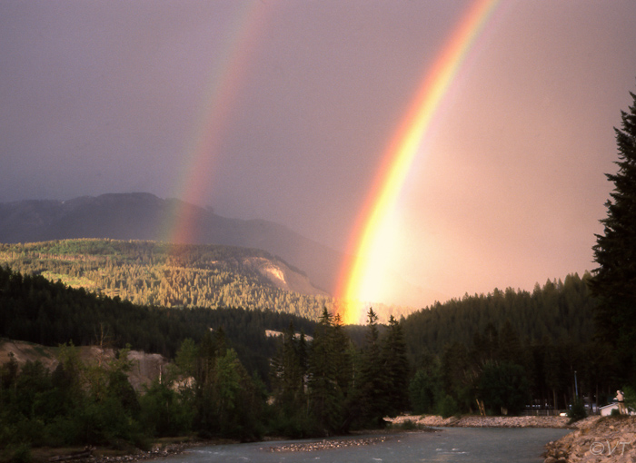 14 vlak na een regenbui in het houthakkersdorp Golden