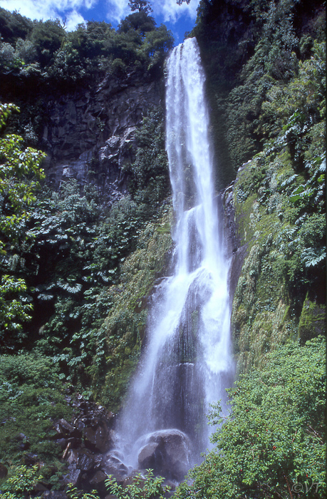 43 de 100plus meter waterval Salto Puma