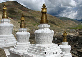 stoepaas in het bergdorp Sakia, Tibet