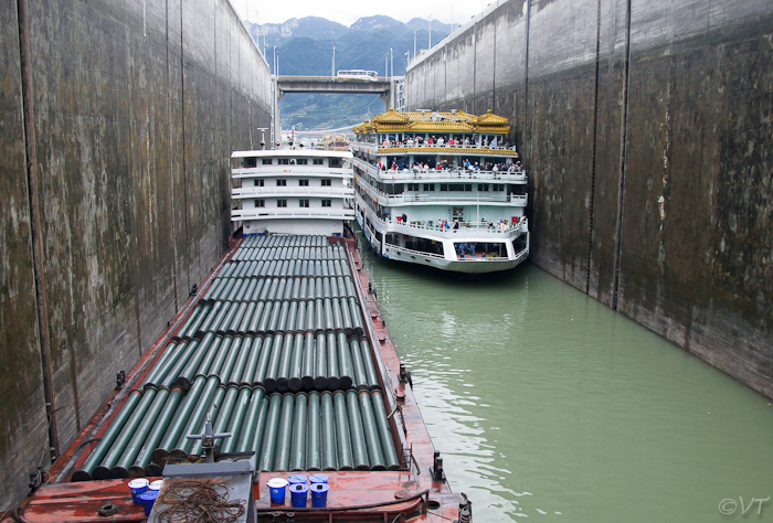 13  we varen één van de vijf sluizen in 