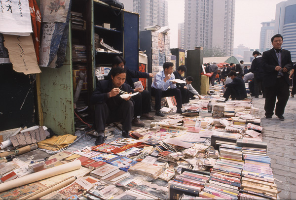37 Beijing, de Dirt market