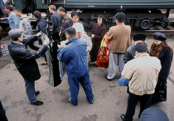 48 Kleding uit China wordt op Russiche stations verkocht