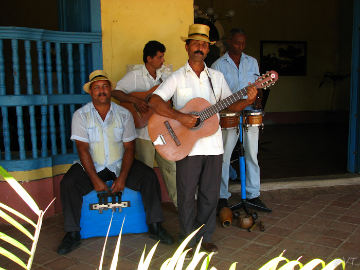 52 ...met muziek om de toeristen te vermaken