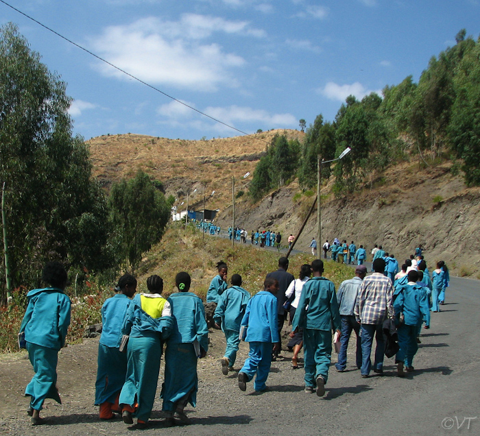 069 Schoolkids in Lalibela