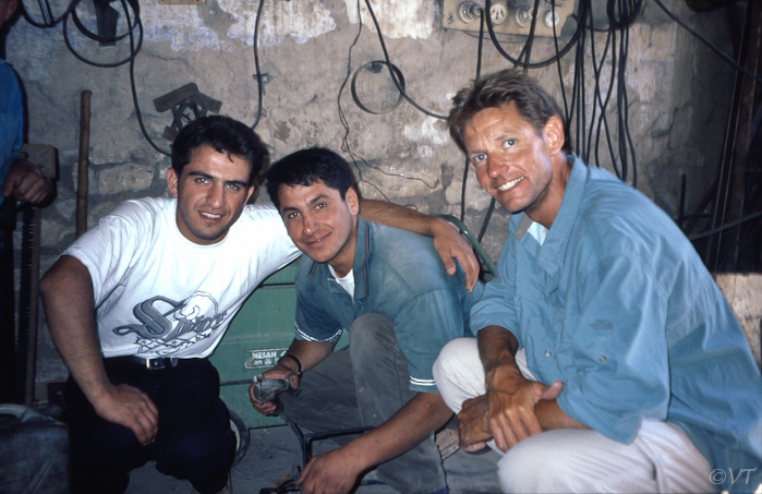 08 Koerdistan, reparatie van stuurtasbeugel