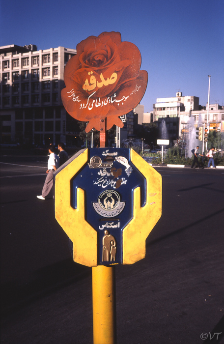 16 Teheran donatiebox