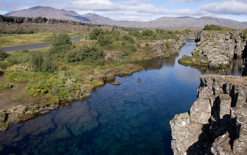 het glasheldere water bij Þingvellir