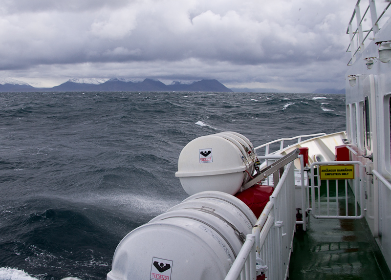 met windkracht 5 terug van het eiland Grimsey naar Dalvik
