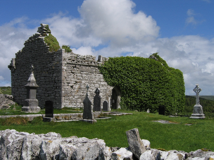 27 The Burren NP kerkhof