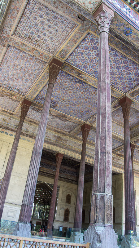 Isfahan, houten Chehel Sutun paleis van Sjah Abbas 17e eeuw