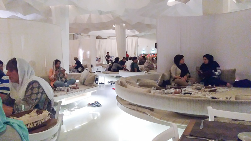 Shiraz, Haft Khan restaurant voor de mensen met geld