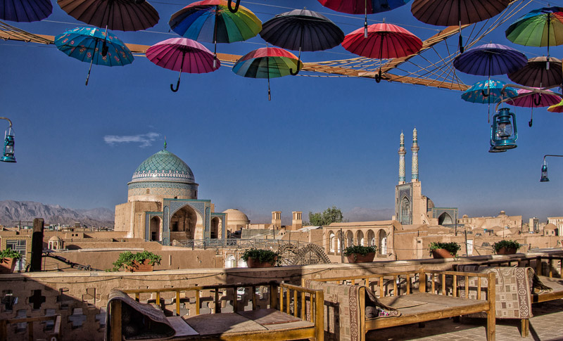 Yazd, ons dakterras met zicht op o.a. de Jome moskee