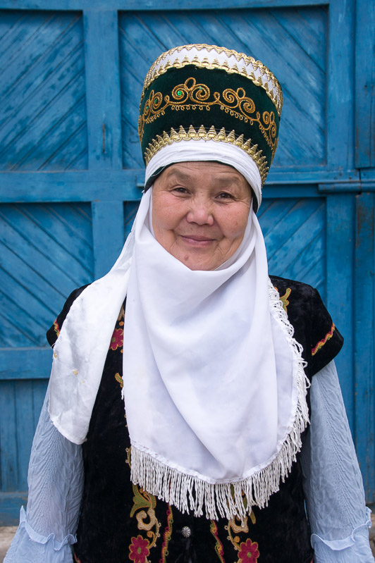 speciaal voor ons droeg ze haar traditionele kledij_