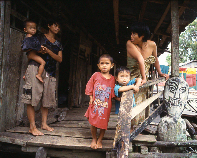 06 het Longhouse van de Iban-stam