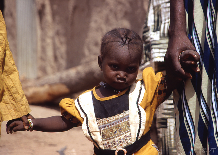 17 Op straat in Djenne