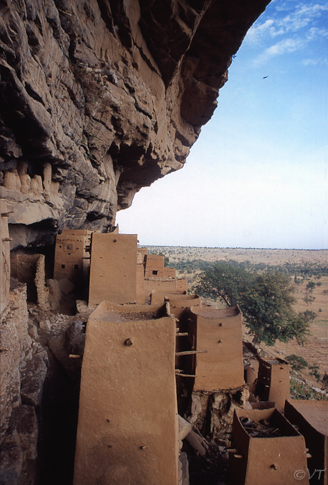 69 Hier woont de almachtige Hogon, een soort medicijnman 