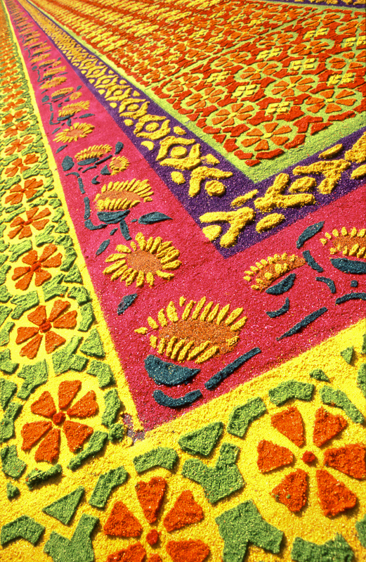 10  Guatemala, Antigua bloemtapijt