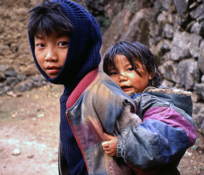 51  Mt Everest track, twee broertjes