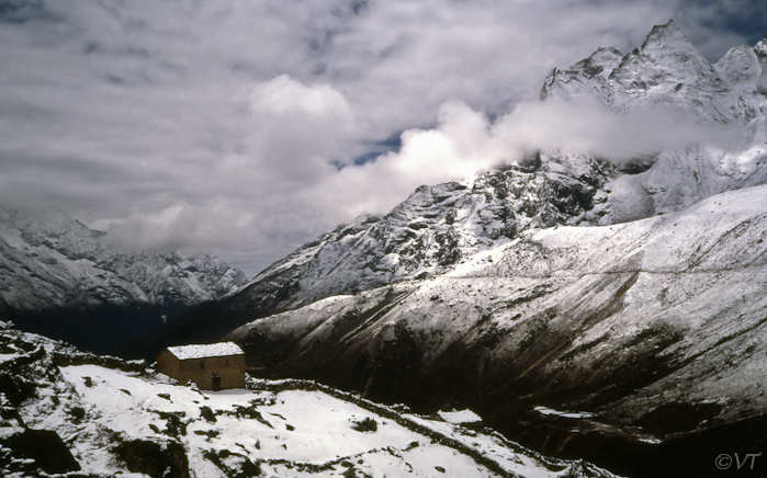 55  Gokyo, slaapplaats en duidelijke sneeuwgrens te zien