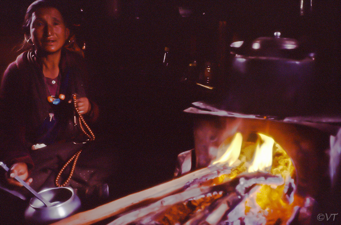 55a  In de hut brandde een behaaglijk vuur