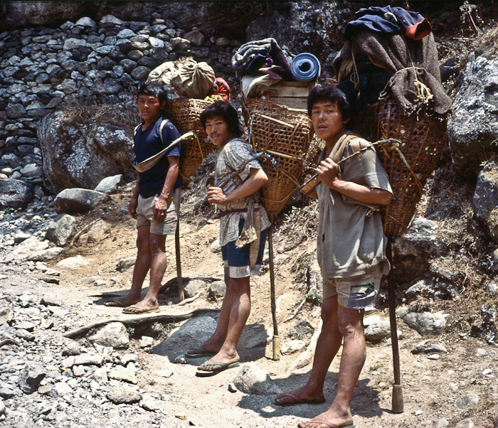 de dragers hebben tot 80 kg last in hun manden