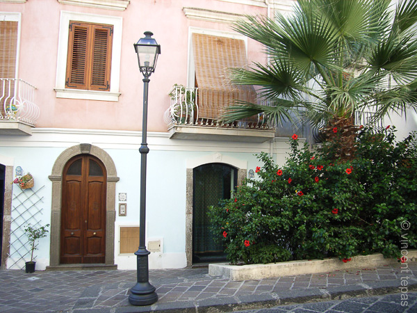 33 Lipari