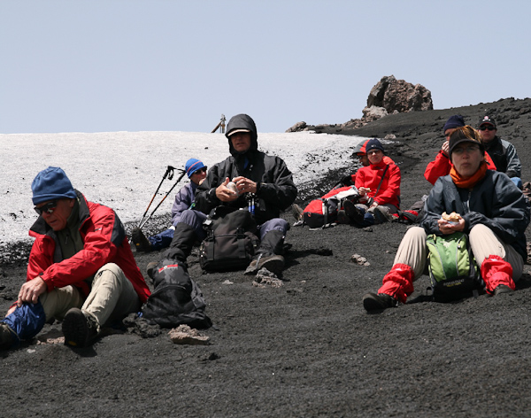 52a  Lunchstop boven de Valle de Bove