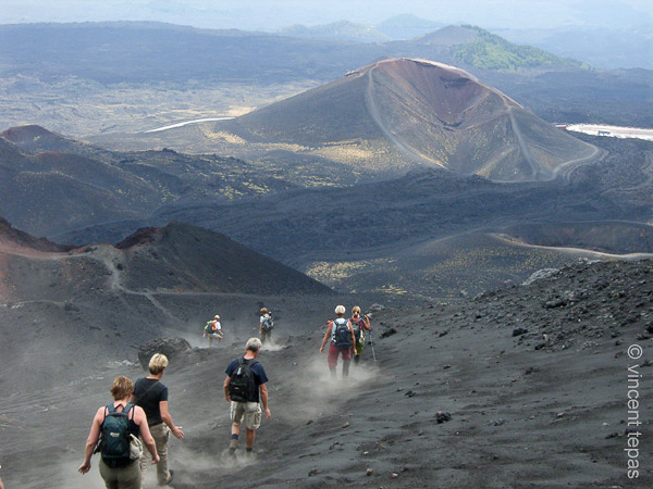 53 In totaal 1350 meter afdalen door het lavagruis