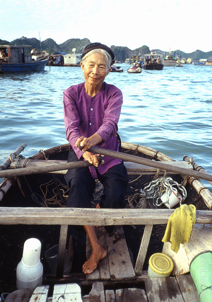 67 De haven van Cat Ba-eiland