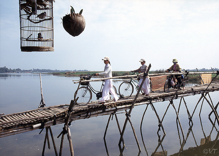 22a  bamboebrug bij Hoi An
