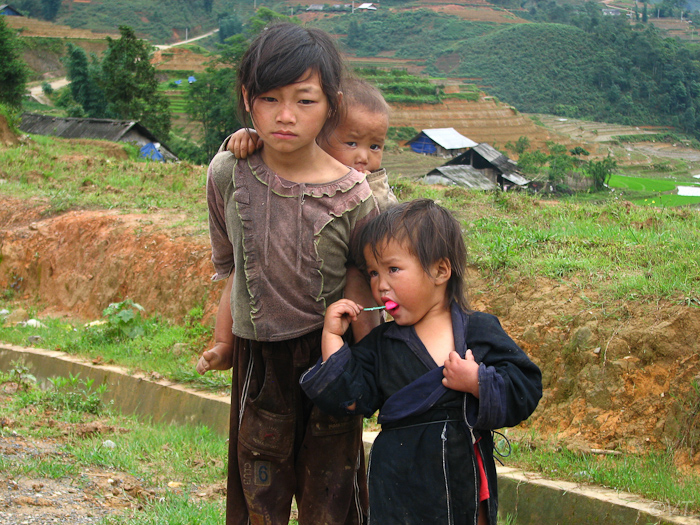 24  Black Mhong kids rondom Sapa in het noorden
