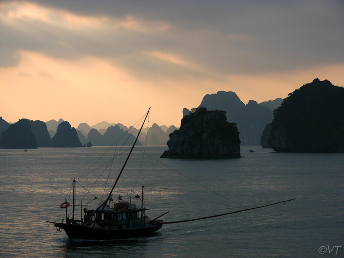43  karstgebergte in Halong Bay