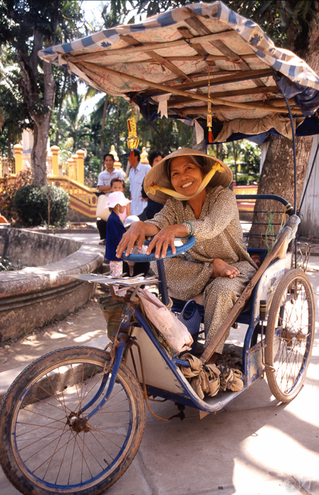 55  vrouw in rolfiets